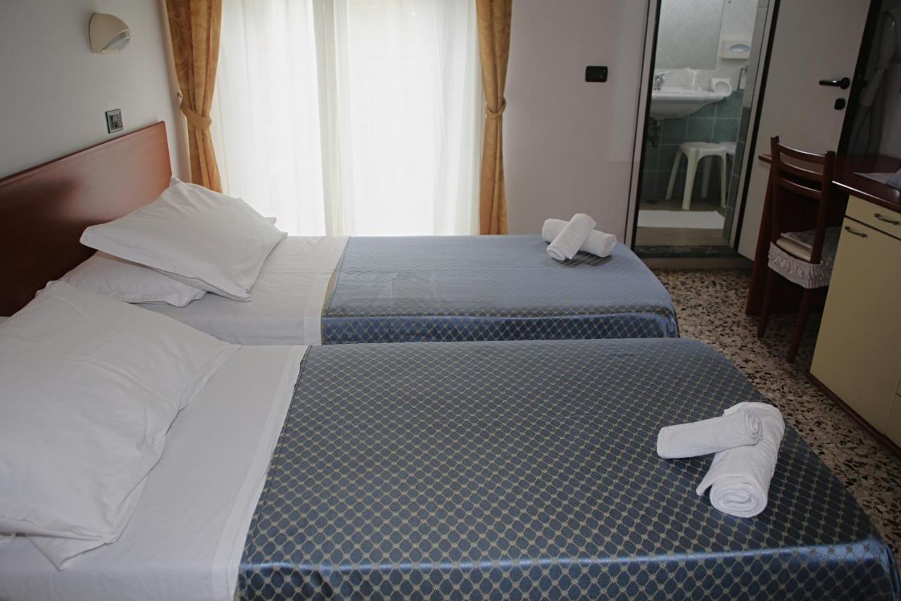 Hotel Dear ริมินี ภายนอก รูปภาพ